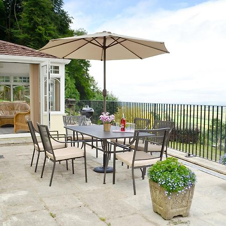 Thornhill Villa Whitchurch  Exterior photo