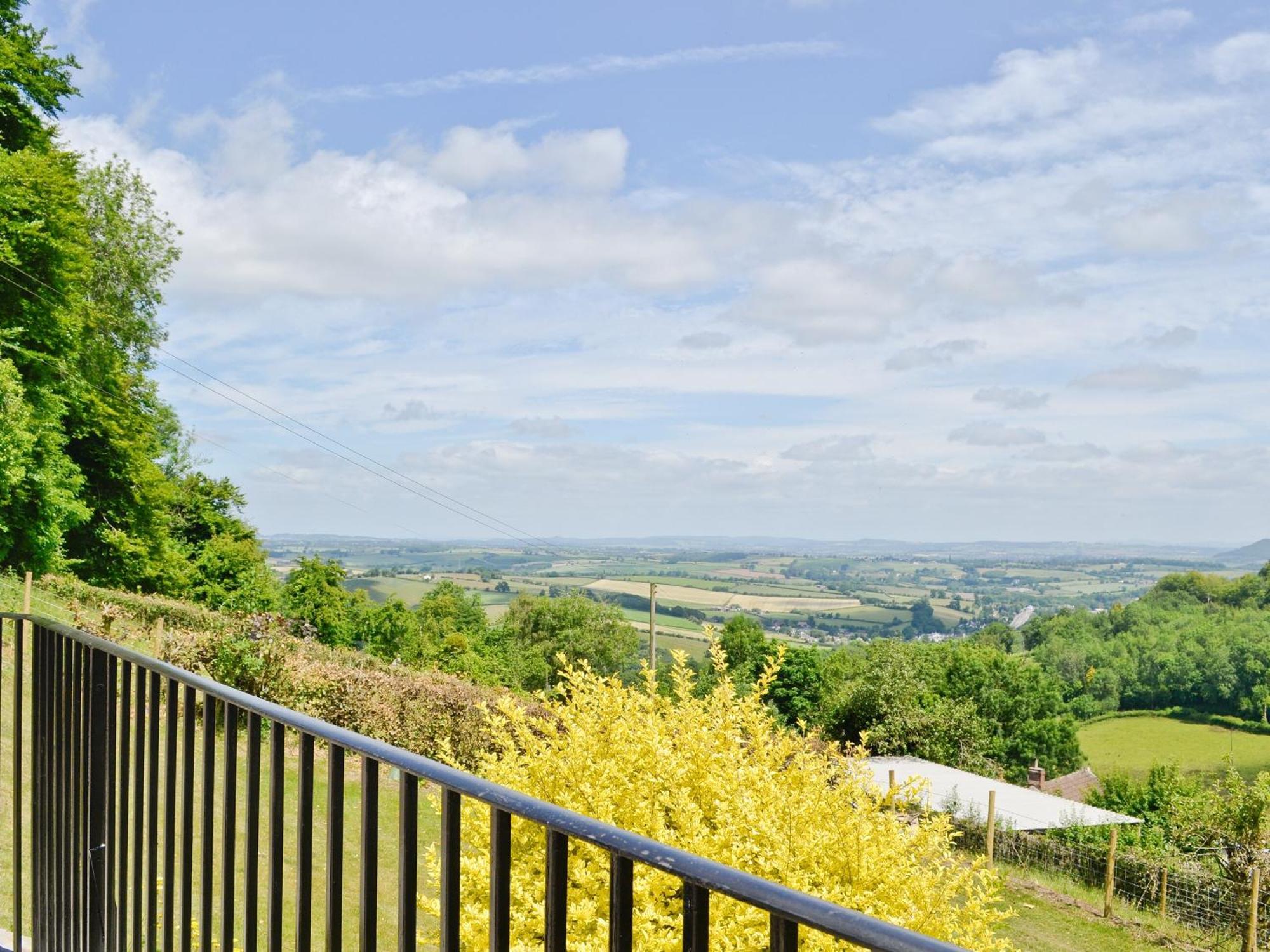 Thornhill Villa Whitchurch  Exterior photo