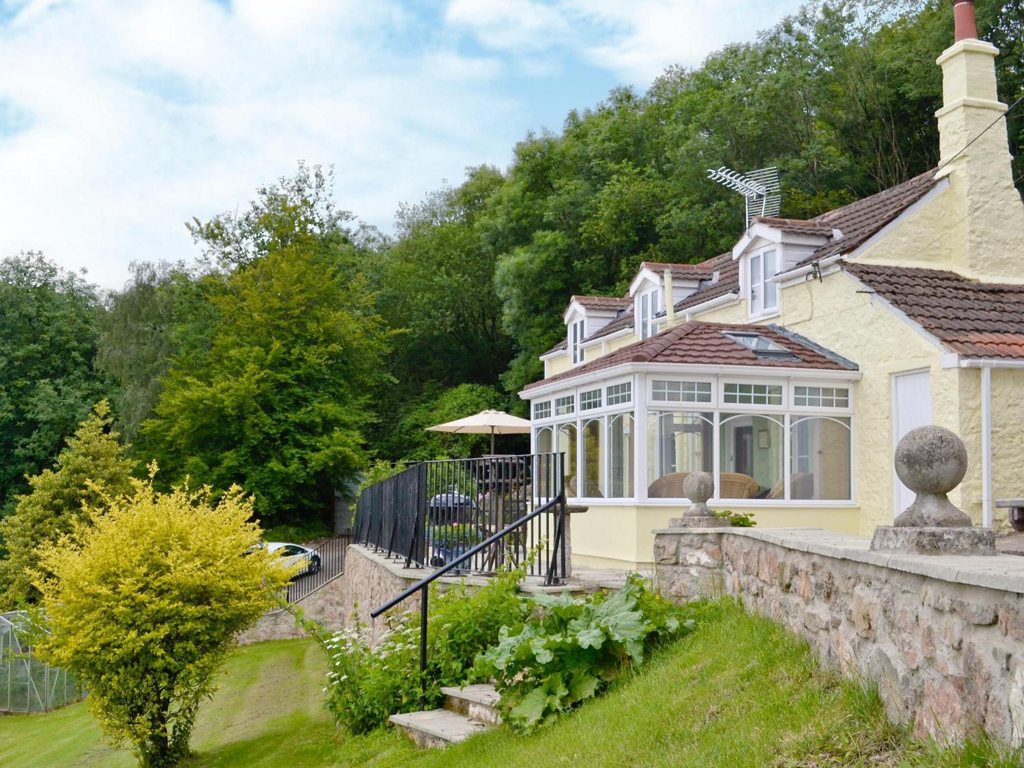 Thornhill Villa Whitchurch  Exterior photo