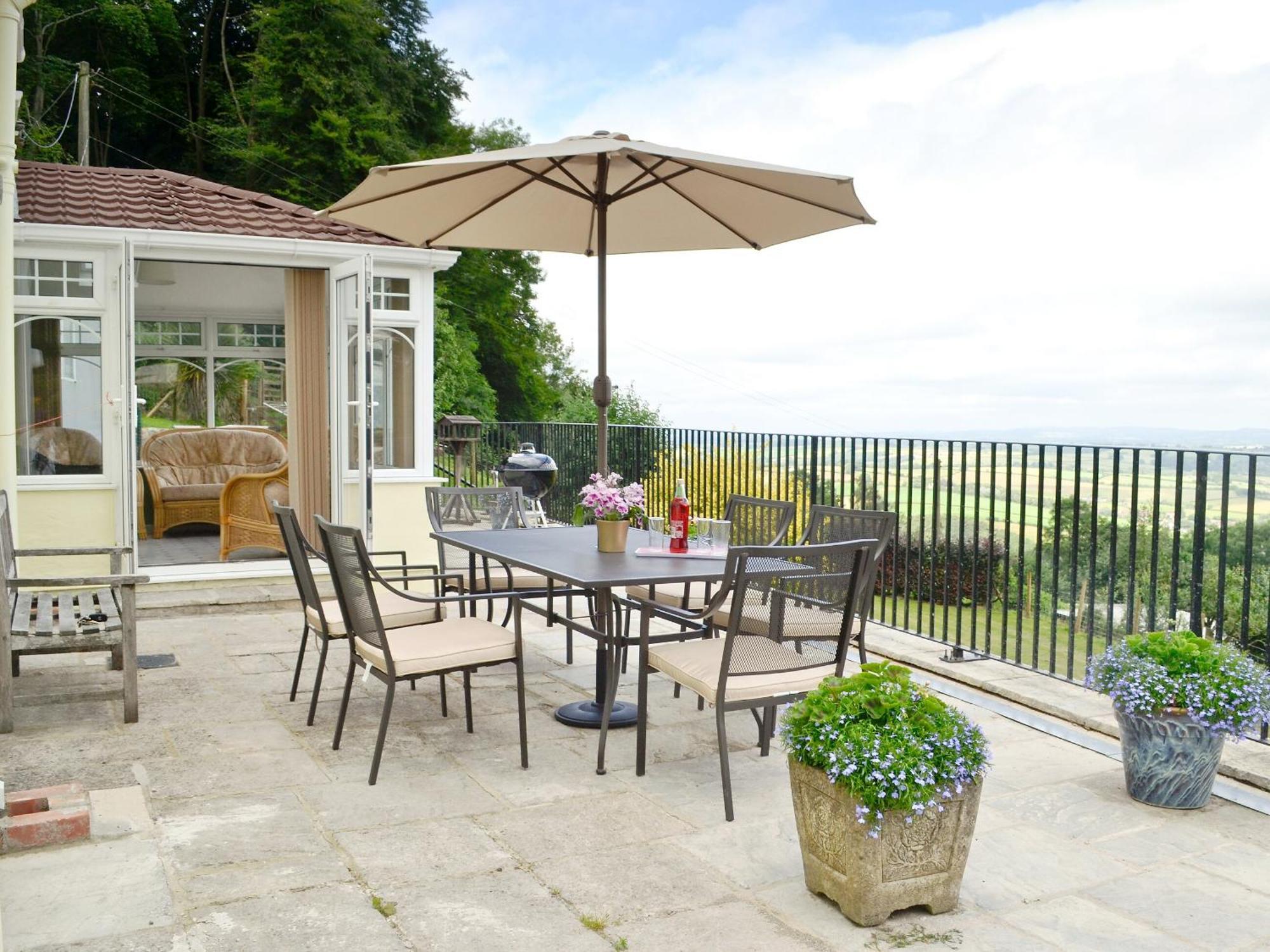 Thornhill Villa Whitchurch  Exterior photo